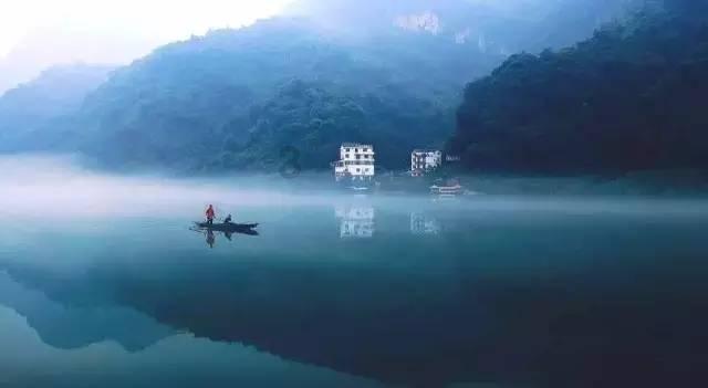 农技人员入果园 助力沃柑抗寒潮